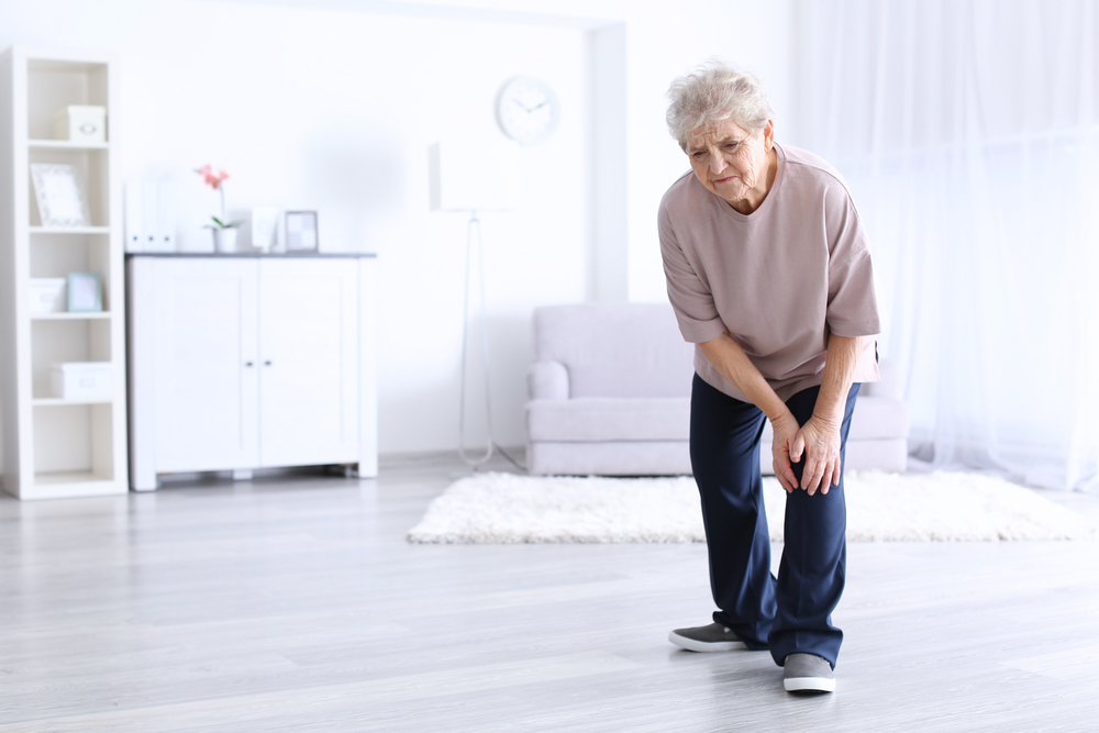 woman with osteoarthritis pain in the knee