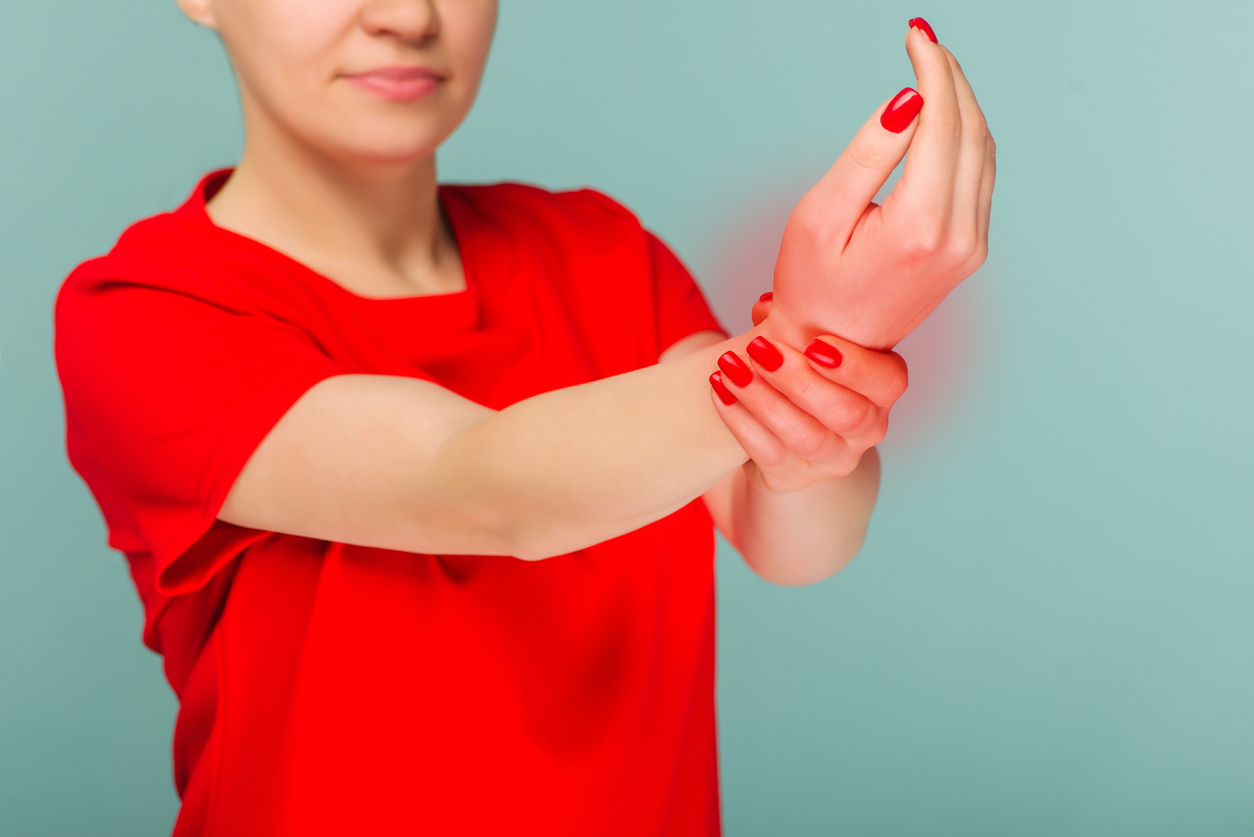 woman with neuropathic pain in wrist