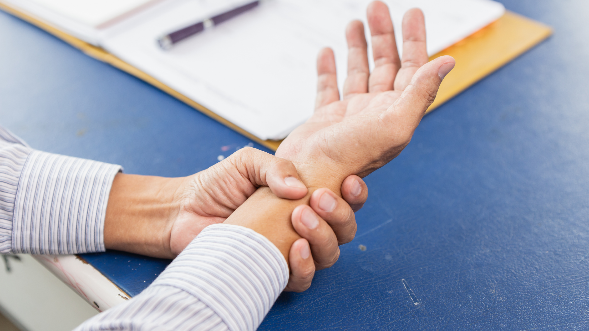 woman with hand and wrist pain